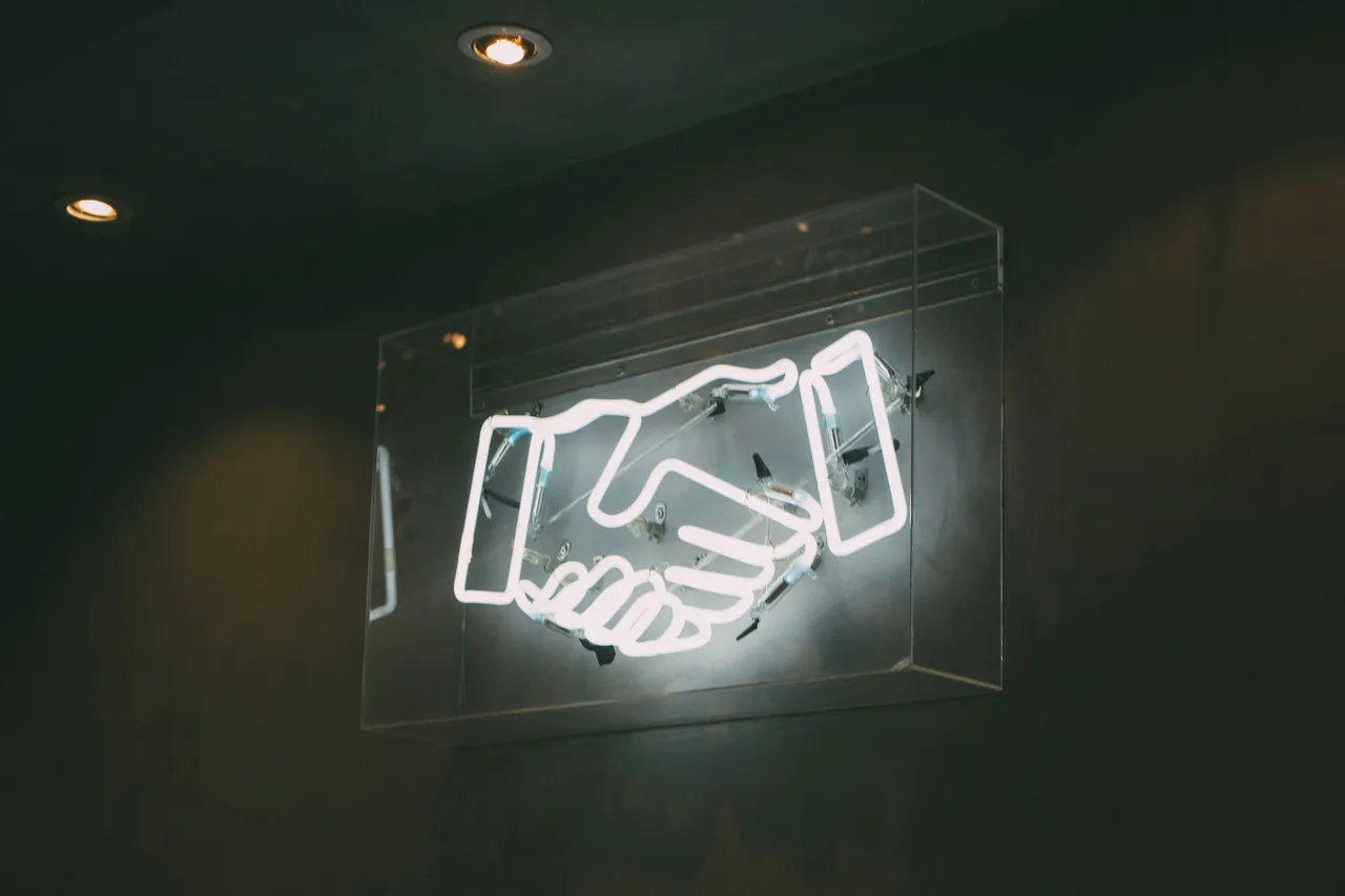 neon sign of the handshake icon